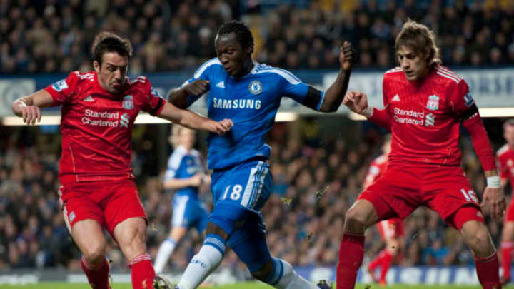 Chelsea’s Belgian striker Romelu Lukaku (C) vies for the ball against Liverpool’s Sebastian Coates (R) and Liverpool’s Spanish player Jose Enrique (L) during the League Cup 5th round football match between Chelsea and Liverpool at Stamford Bridge in London on November 29, 2011. Liverpool won the game 2-0. AFP PHOTO / ADRIAN DENNISRESTRICTED TO EDITORIAL USE. No use with unauthorized audio, video, data, fixture lists, club/league logos or “live” services. Online in-match use limited to 45 images, no video emulation. No use in betting, games or single club/league/player publications. (Photo credit should read ADRIAN DENNIS/AFP/Getty Images)