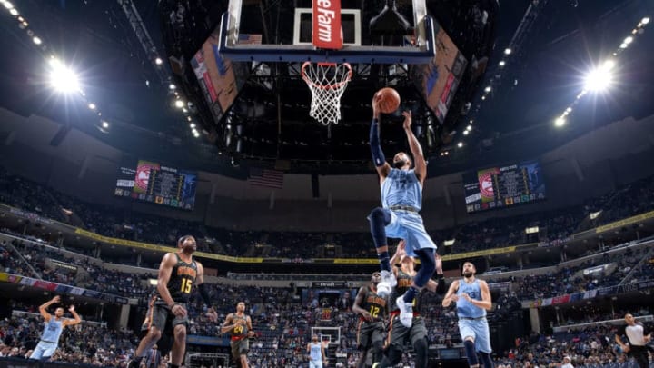 MEMPHIS, TN - OCTOBER 19: Garrett Temple #17 of the Memphis Grizzlies shoots the ball against the Atlanta Hawks during a game on October 19, 2018 at FedExForum in Memphis, Tennessee. NOTE TO USER: User expressly acknowledges and agrees that, by downloading and/or using this Photograph, user is consenting to the terms and conditions of the Getty Images License Agreement. Mandatory Copyright Notice: Copyright 2018 NBAE (Photo by Joe Murphy/NBAE via Getty Images)