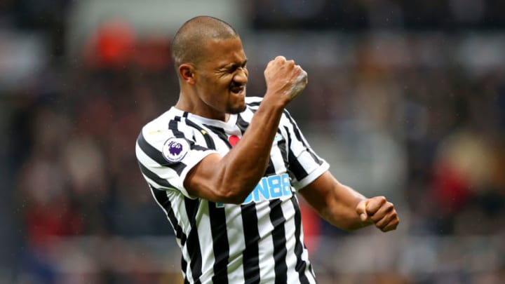 NEWCASTLE UPON TYNE, ENGLAND - NOVEMBER 10: Salomon Rondon of Newcastle United celebrates after scoring his team's second goal during the Premier League match between Newcastle United and AFC Bournemouth at St. James Park on November 10, 2018 in Newcastle upon Tyne, United Kingdom. (Photo by Alex Livesey/Getty Images)
