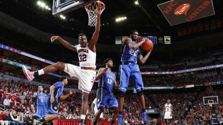 LOUISVILLE, KY - JANUARY 17: Amile Jefferson #21 of the Duke Blue Devils grabs a rebound against Chinanu Onuaku #32 of the Louisville Cardinals during the game at KFC Yum! Center on January 17, 2015 in Louisville, Kentucky. Duke defeated Louisville 63-52. (Photo by Joe Robbins/Getty Images)