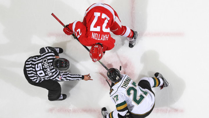 LONDON, ON – SEPT 30: Robert Thomas #27 of the London Knights takes a faceoff against Barrett Hayton #27 of the Sault Ste. Marie Greyhounds in an OHL game on Sept 30, 2016 at Budweiser Gardens in London, Ontario, Canada. The Greyhounds defeated the Knights 3-2 in an overtime shoot-out. (Photo by Claus Andersen/Getty Images)