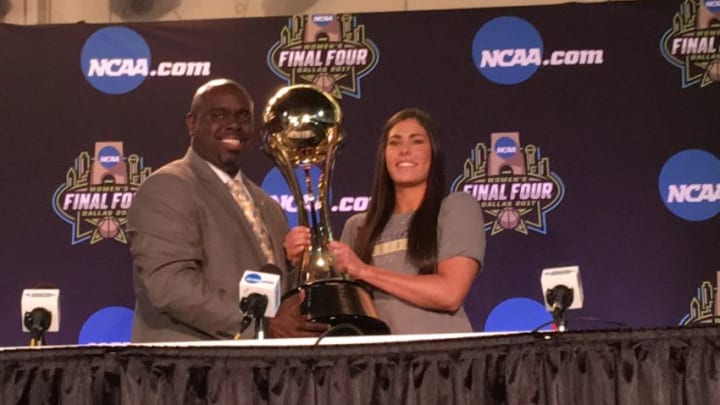 Kelsey Plum is presented with her Associated Press Player of the Year Trophy in Dallas. (photo by Howard Megdal)