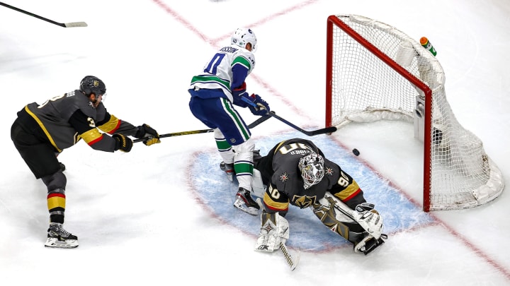 Elias Pettersson #40 of the Vancouver Canucks scores a goal (Photo by Bruce Bennett/Getty Images)