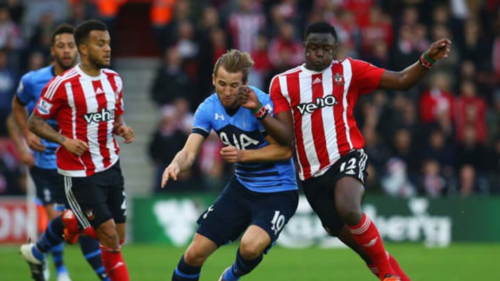 SOUTHAMPTON, ENGLAND – DECEMBER 19: Victor Wanyama of Southampton and Harry Kane of Tottenham Hotspur battle for the ball during the Barclays Premier League match between Southampton and Tottenham Hotspur at St Mary’s Stadium on December 19, 2015 in Southampton, England. (Photo by Charlie Crowhurst/Getty Images)