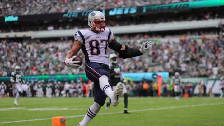 EAST RUTHERFORD, NJ - OCTOBER 15: Tight end Rob Gronkowski #87 of the New England Patriots scores a touchdown against the New York Jets during the second quarter of their game at MetLife Stadium on October 15, 2017 in East Rutherford, New Jersey. (Photo by Abbie Parr/Getty Images)