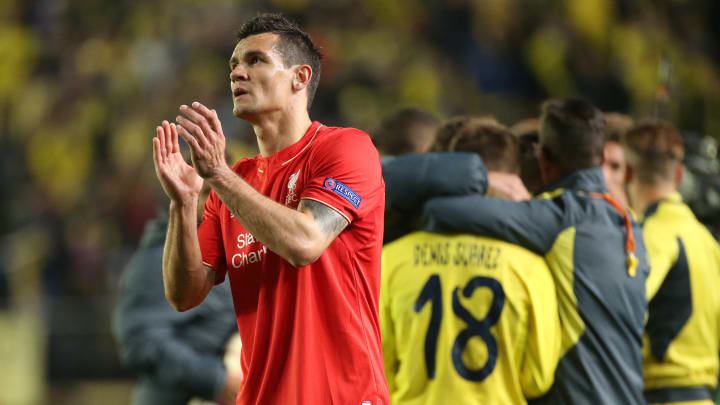 VILLARREAL, SPAIN – APRIL 28: Dejan Lovren of Liverpool thanks the supporters while players of Villarreal celebrate their victory behind him during the UEFA Europa League semi final first leg match between Villarreal CF and Liverpool FC at Estadio El Madrigal stadium on April 28, 2016 in Villarreal, Spain. (Photo by Jean Catuffe/Getty Images)