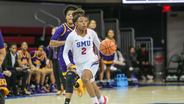 UNIVERSITY PARK, TX – JANUARY 13:Southern Methodist Mustangs guard Ariana Whitfield (2) brings the ball up court during the women’s game between SMU and East Carolina on January 13, 2018, at Moody Coliseum in Dallas, TX. (Photo by George Walker/Icon Sportswire via Getty Images)