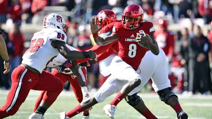 Oct 22, 2016; Louisville, KY, USA; Louisville Cardinals quarterback Lamar Jackson (8) runs the ball against North Carolina State Wolfpack linebacker Airius Moore (58) during the first quarter at Papa John