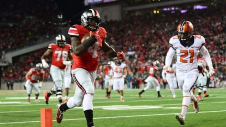 Ohio State Buckeyes' running back Curtis Samuel scored from 23 yards out to give the Buckeyes a 7-0 over the Illinois Fighting Illini in a Big 10 match up Mandatory Credit: Andrew Weber-USA TODAY Sports