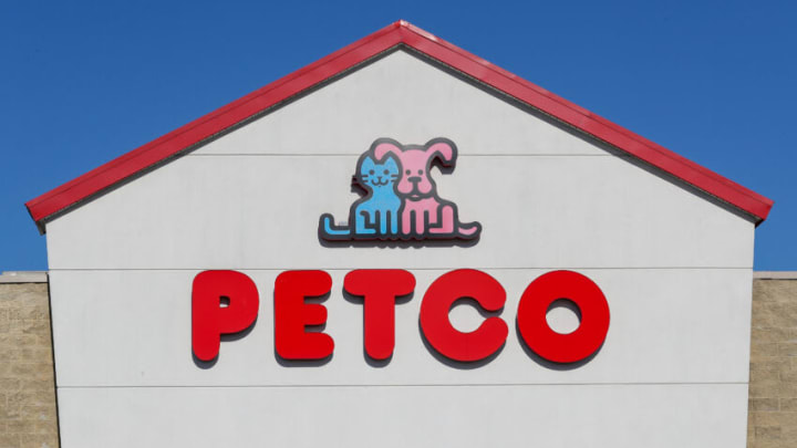 PENNSYLVANIA, UNITED STATES - 2021/11/07: A Petco logo is seen in Bloomsburg. (Photo by Paul Weaver/SOPA Images/LightRocket via Getty Images)