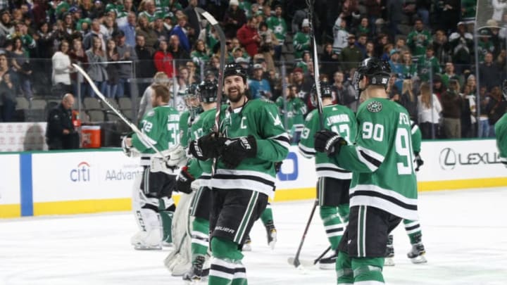 DALLAS, TX - DECEMBER 31: Jamie Benn #14 and the Dallas Stars wave to fans after a win against the San Jose Sharks at the American Airlines Center on December 31, 2017 in Dallas, Texas. (Photo by Glenn James/NHLI via Getty Images)