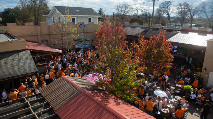 Tennessee fans react to the Tennessee vs Georgia game at Schulz Brau Brewing Company in Knoxville, Tenn. on Saturday, Nov. 5, 2022.Tennesseefanreactions 0038