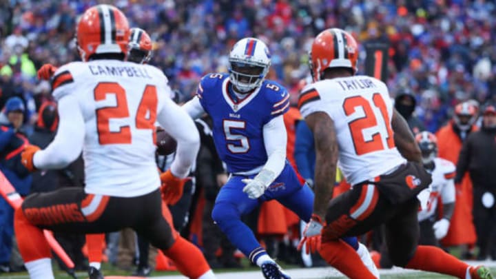 ORCHARD PARK, NY – DECEMBER 18: Tyrod Taylor #5 of the Buffalo Bills runs the ball against the Cleveland Browns during the second half at New Era Field on December 18, 2016 in Orchard Park, New York. (Photo by Tom Szczerbowski/Getty Images)