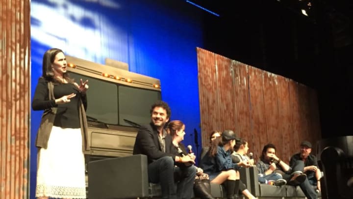 Leyel Hudson interpreting a the Group Therapy panel at Walker Stalker Con Atlanta.Photo credit: Tracey Phillipps