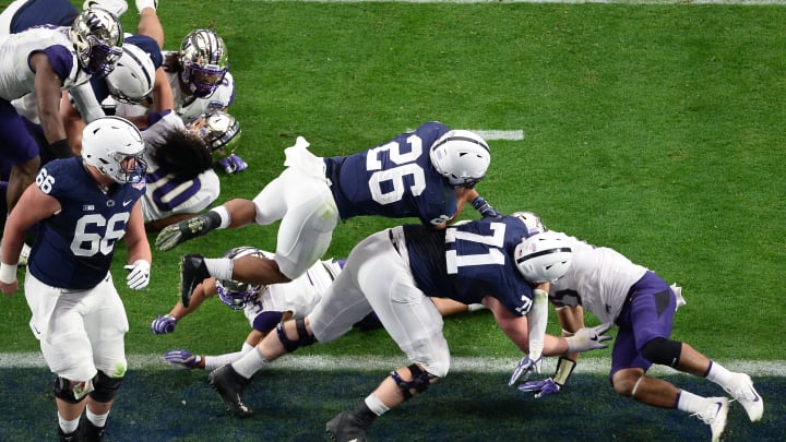 GLENDALE, AZ – DECEMBER 30: Running back Saquon Barkley #26 of the Penn State Nittany Lions jumps in backwards to score a two yard touchdown against Washington Huskies during the first half of the PlayStation Fiesta Bowl at University of Phoenix Stadium on December 30, 2017 in Glendale, Arizona. (Photo by Jennifer Stewart/Getty Images)