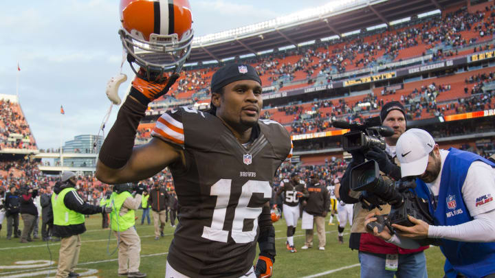 CLEVELAND, OH – NOVEMBER 25: Wide receiver Josh Cribbs #16 of the Cleveland Browns celebrates after the Browns defeated the Steelers at Cleveland Browns Stadium on November 25, 2012 in Cleveland, Ohio. The Browns defeated the Steelers 20-14. (Photo by Jason Miller/Getty Images)