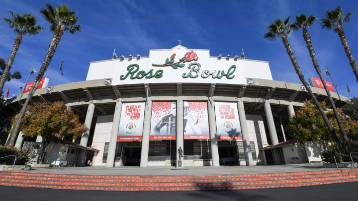 PASADENA, CALIFORNIA – JANUARY 01: A general exterior view of the Rose Bowl stadium before the game between the Oregon Ducks and the Wisconsin Badgers at the Rose Bowl on January 01, 2020 in Pasadena, California. (Photo by Alika Jenner/Getty Images)
