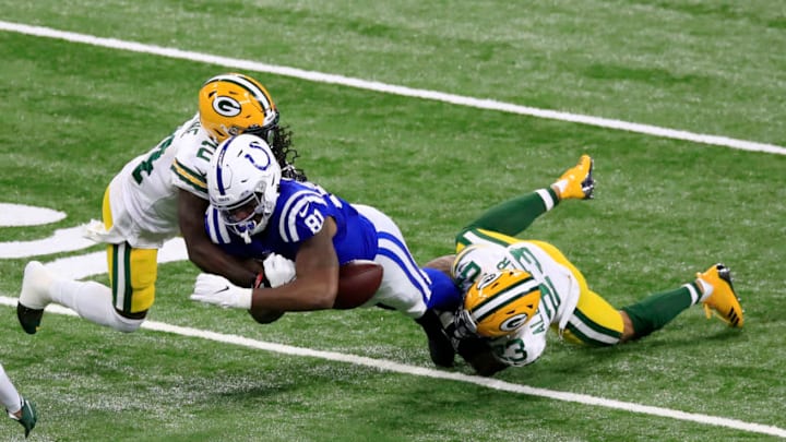 INDIANAPOLIS, INDIANA - NOVEMBER 22: Mo Alie-Cox #81 of the Indianapolis Colts makes a reception between Raven Greene #24 and Jaire Alexander #23 of the Green Bay Packers during the first quarter in the game at Lucas Oil Stadium on November 22, 2020 in Indianapolis, Indiana. (Photo by Andy Lyons/Getty Images)