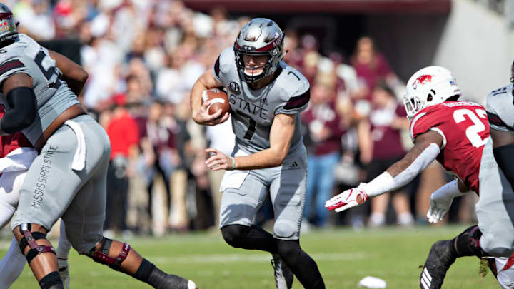 STARKVILLE, MS - NOVEMBER 17: Nick Fitzgerald #7 of the Mississippi State Bulldogs runs the ball up the middle in the first half of a game against the Arkansas Razorbacks at Davis Wade Stadium on November 17, 2018 in Starkville, Mississippi. (Photo by Wesley Hitt/Getty Images)