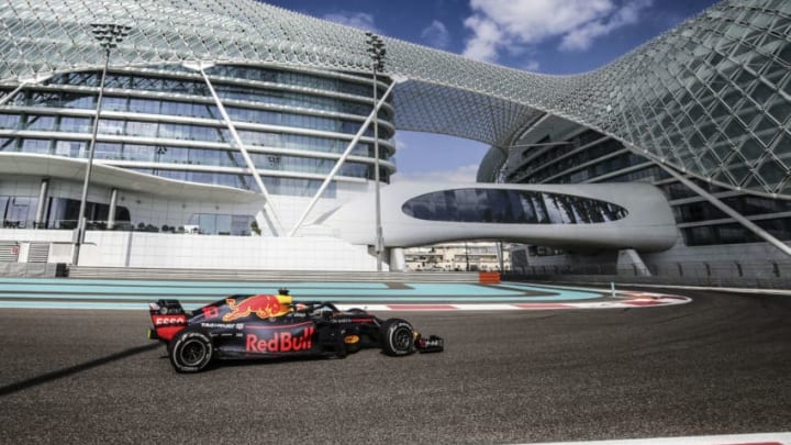 ABU DHABI, UNITED ARAB EMIRATES - NOVEMBER 28: Pierre Gasly of France driving the (10) Aston Martin Red Bull Racing RB14 TAG Heuer (Photo by James Bearne/Getty Images)