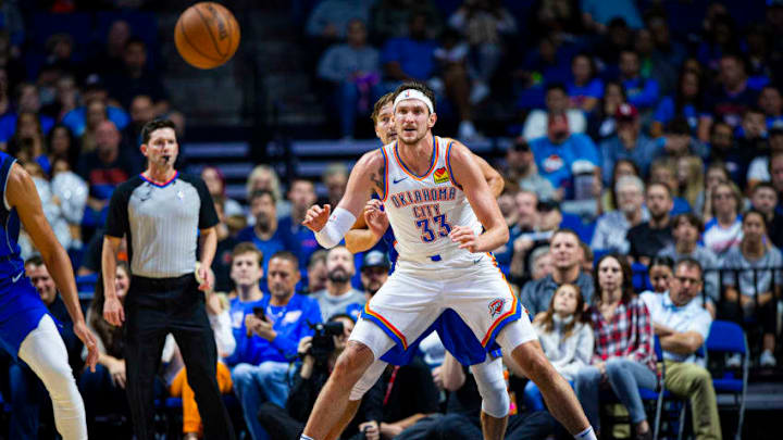 Mike Muscala #33 of the Oklahoma City Thunder (Photo by Zach Beeker/NBAE via Getty Images)