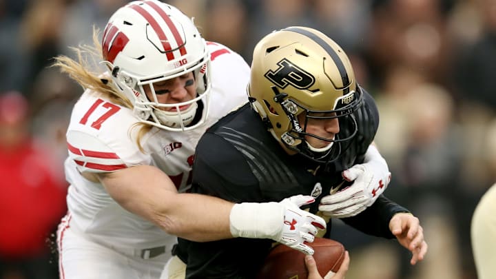 WEST LAFAYETTE, INDIANA – NOVEMBER 17: Andrew Van Ginkel #17 of the Wisconsin Badgers sacks David Blough #11 of the Purdue Boilermakers in the first quarter at Ross-Ade Stadium on November 17, 2018 in West Lafayette, Indiana. (Photo by Dylan Buell/Getty Images)