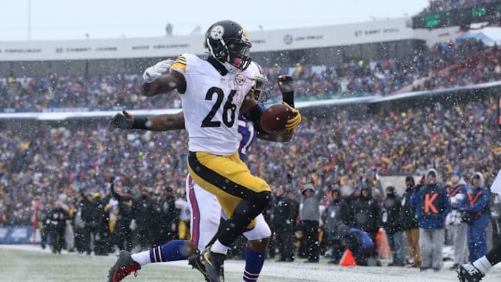 ORCHARD PARK, NY - DECEMBER 11: Le'Veon Bell #26 of the Pittsburgh Steelers runs for a touchdown against the Buffalo Bills during the second half at New Era Field on December 11, 2016 in Orchard Park, New York. (Photo by Tom Szczerbowski/Getty Images)