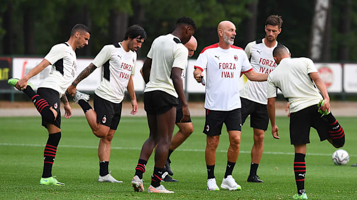 Stefano Pioli durante l'allenamento a Milanello Stefano Pioli durante l'allenamento a Milanello
