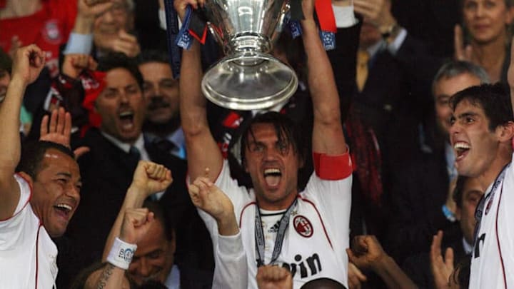 AC Milan's defender Paolo Maldini (C) li...