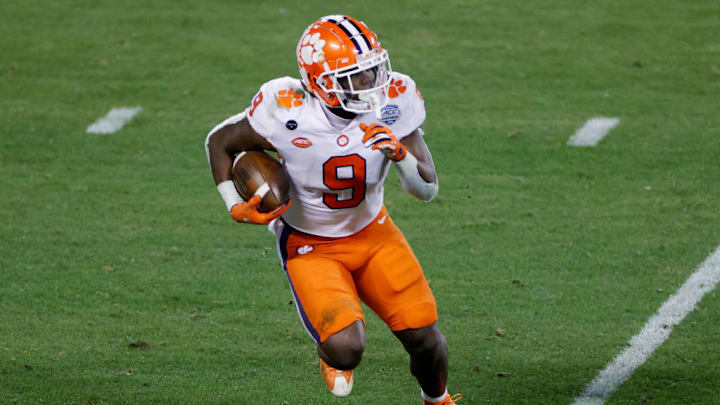 Travis Etienne no sólo fue una pieza fundamental en Clemson, sino que resalta como el mejor corredor de este draft