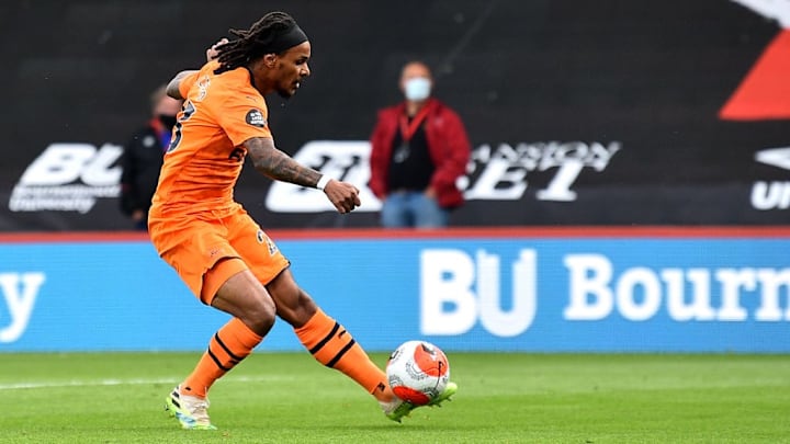Valentino Lazaro, Newcastle