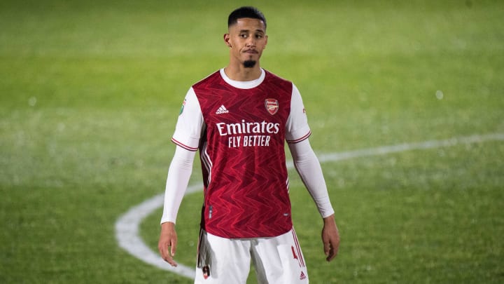 Saliba ne joue pas avec l'équipe première d'Arsenal Saliba ne joue pas avec l'équipe première d'Arsenal