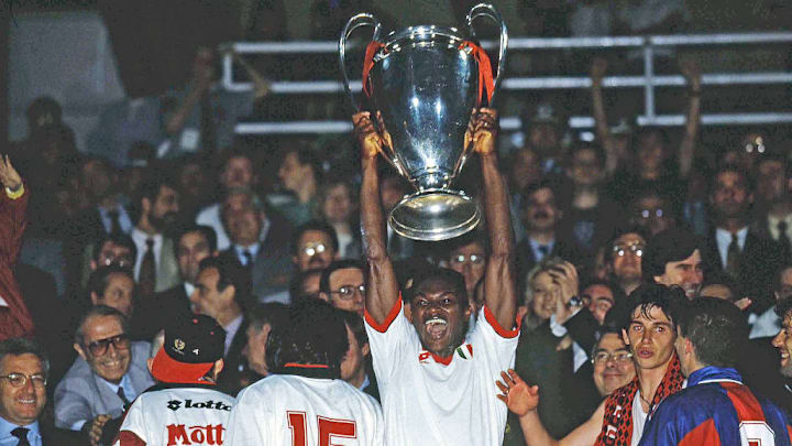 Marcel Desailly mengangkat trofi Big Ear pada 1994