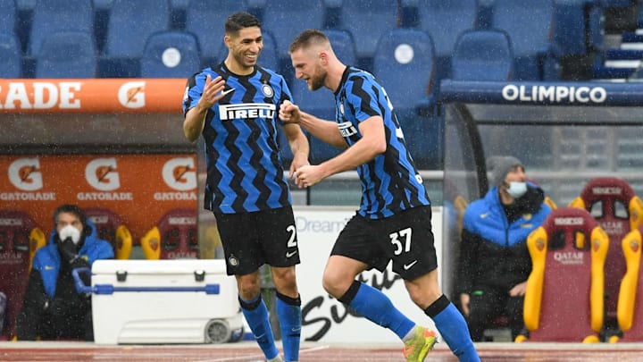 Hakimi festeggia il gol a Roma con Skriniar