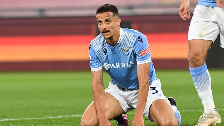 Im Stadtderby gegen die AS Roma setzte es für Luis Felipe und Co. eine 0:2-Pleite Im Stadtderby gegen die AS Roma setzte es für Luis Felipe und Co. eine 0:2-Pleite