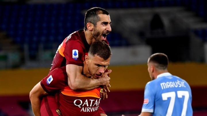 Henrikh Mkhitaryan abbraccia Edin Dzeko Henrikh Mkhitaryan abbraccia Edin Dzeko