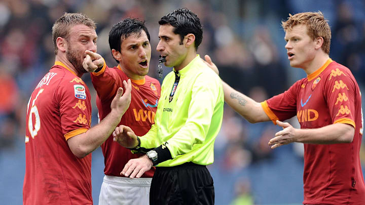 AS Roma's midfielder Daniele De Rossi (L
