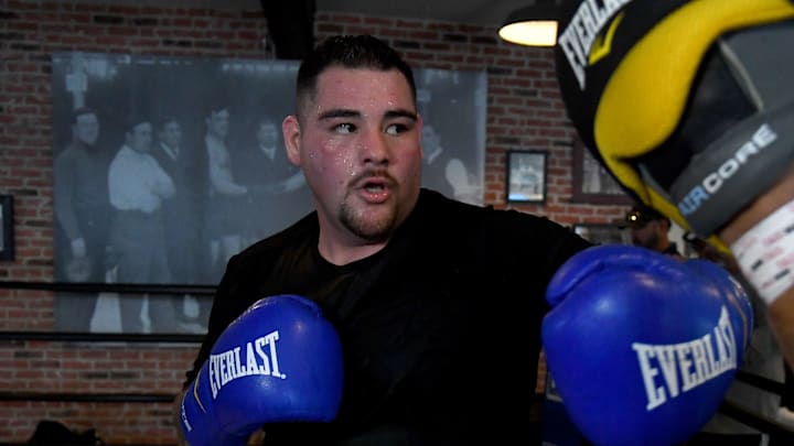 Andy Ruiz Jr. se mide a su rival Adrián Granados en una sesión de entrenamientos ante los medios