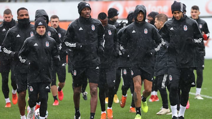 Beşiktaşlı oyuncular koşu yapıyor. Beşiktaşlı oyuncular koşu yapıyor.