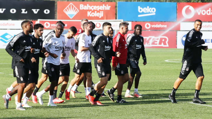 Beşiktaş oyuncuları koşu yapıyor.