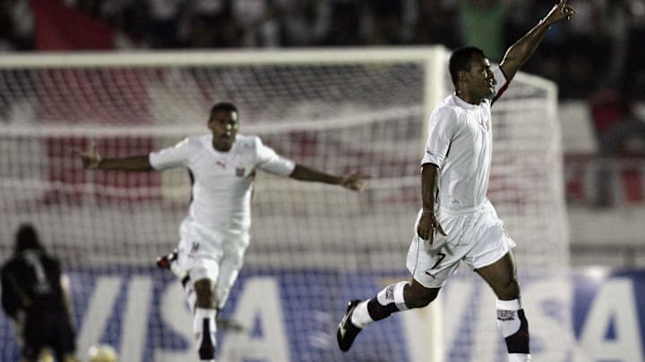 Amaral (7), of Brazil's Paulista FC, cel