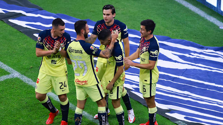 Jugadores del América celebran un gol. Jugadores del América celebran un gol.