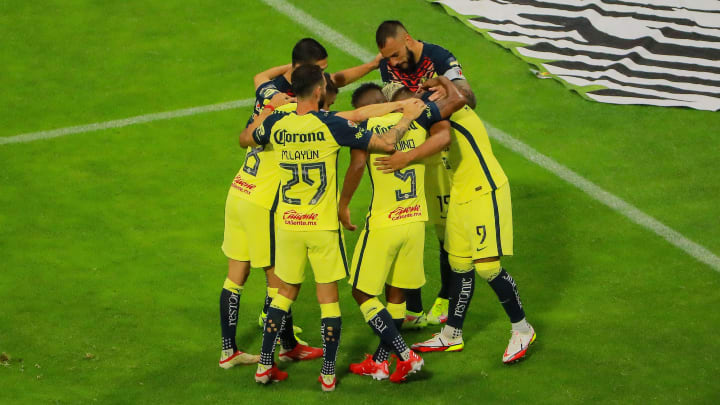 Jugadores del América celebran un gol. Jugadores del América celebran un gol.