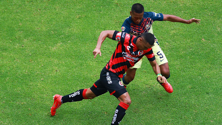 Mauro Manotas, Pedro Aquino