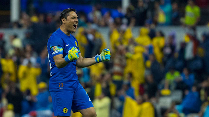 Al ex futbolista profesional le gustaría ver al delantero con la playera azulcrema Al ex futbolista profesional le gustaría ver al delantero con la playera azulcrema