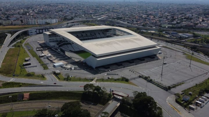 Corinthians e Palmeiras se enfrentam sem público na Arena.