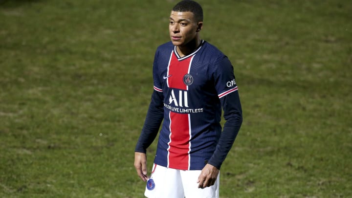 Kylian Mbappé est toujours dans le viseur du Real Madrid. Kylian Mbappé est toujours dans le viseur du Real Madrid.