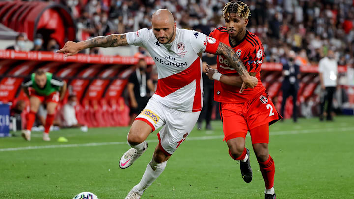 Valentin Rosier ile Fedor Kudryashov arasındaki ikili mücadele Valentin Rosier ile Fedor Kudryashov arasındaki ikili mücadele