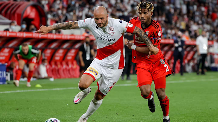 Valentin Rosier ile Fedor Kudryashov arasındaki ikili mücadele Valentin Rosier ile Fedor Kudryashov arasındaki ikili mücadele