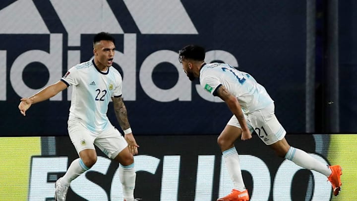 Argentina v Paraguay - Nicolás González celebra su gol.